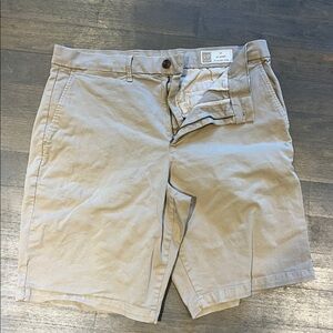 Gap Men's Tan Chino Shorts 10" short size 32
